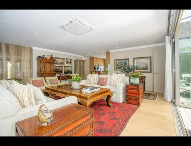 4 BEDROOM HOUSE FOR SALE IN CONSTANTIA
